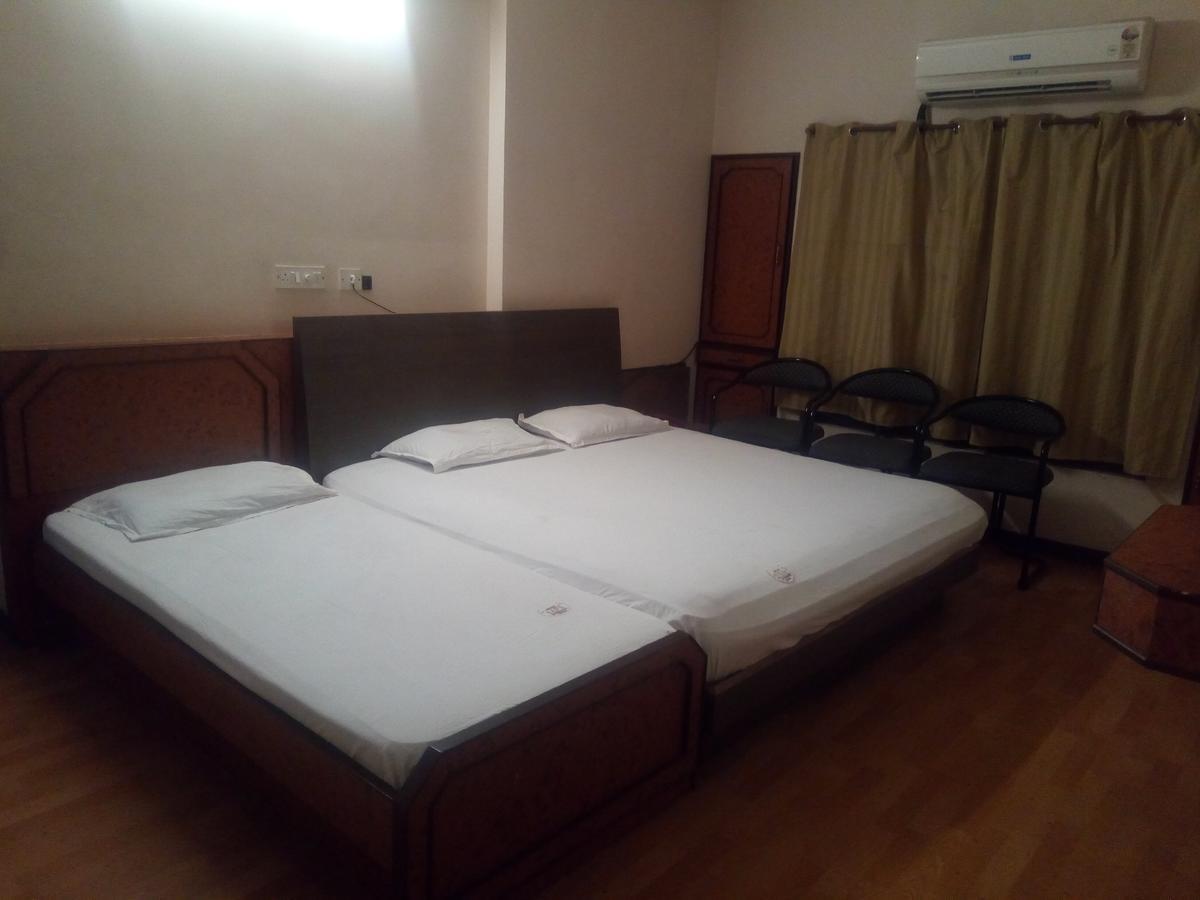 Oyo Flagship 40509 Hotel Mps Residential Tower Tirupur Esterno foto
