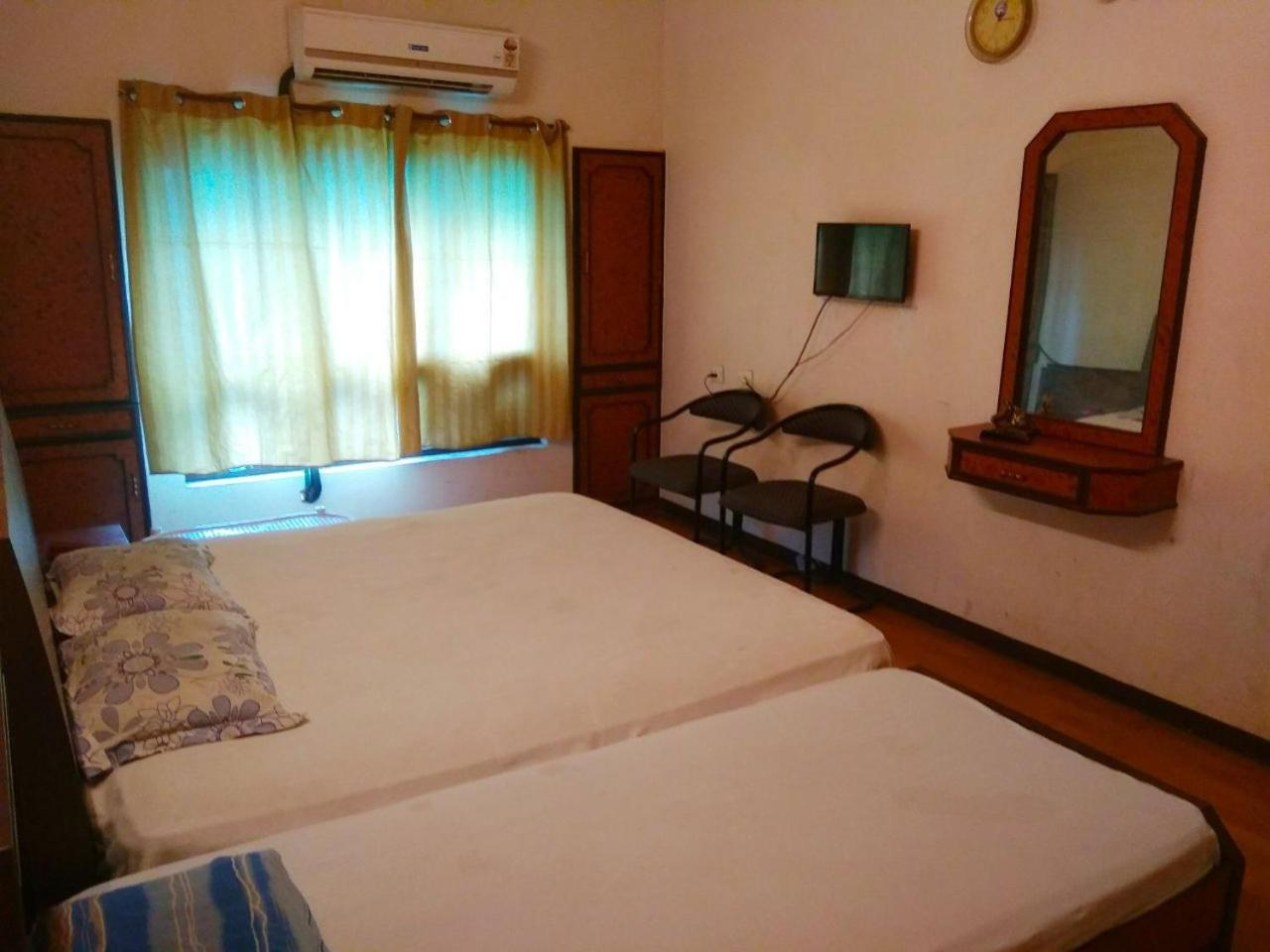 Oyo Flagship 40509 Hotel Mps Residential Tower Tirupur Esterno foto
