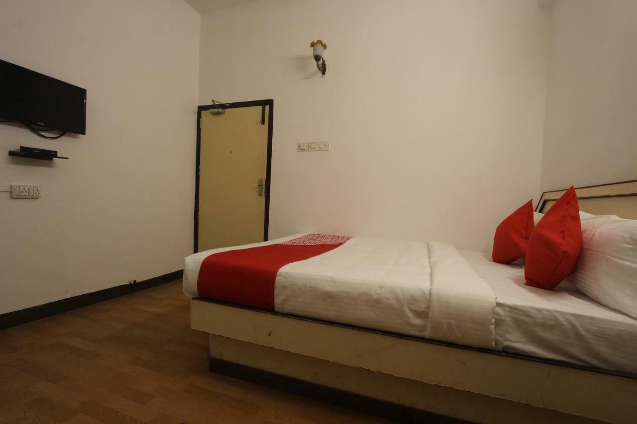 Oyo Flagship 40509 Hotel Mps Residential Tower Tirupur Esterno foto