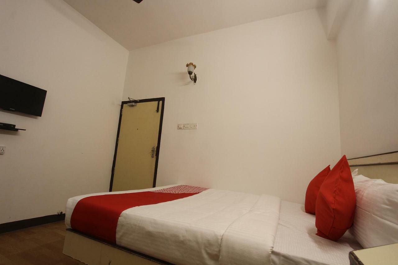Oyo Flagship 40509 Hotel Mps Residential Tower Tirupur Esterno foto