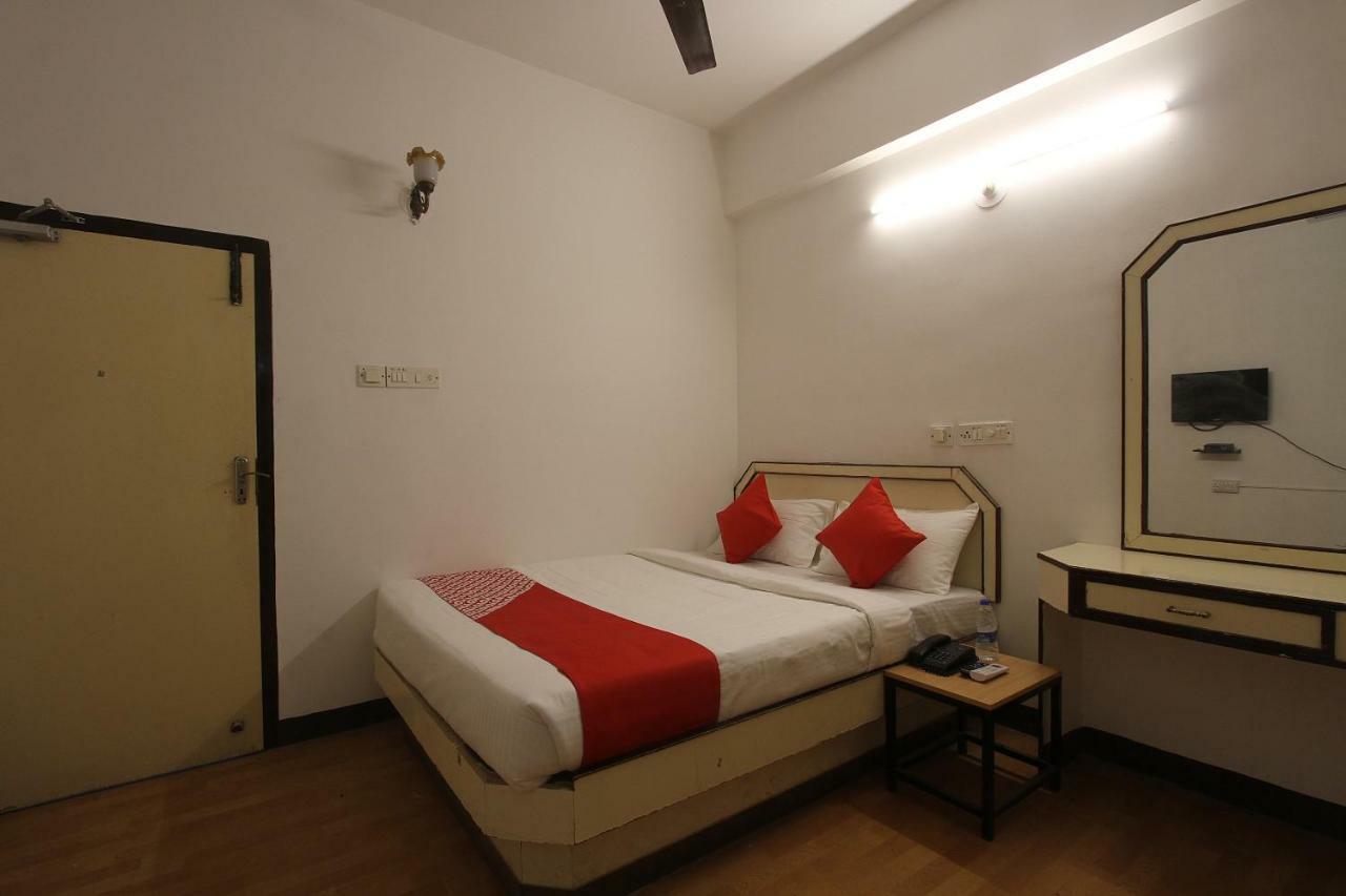 Oyo Flagship 40509 Hotel Mps Residential Tower Tirupur Esterno foto