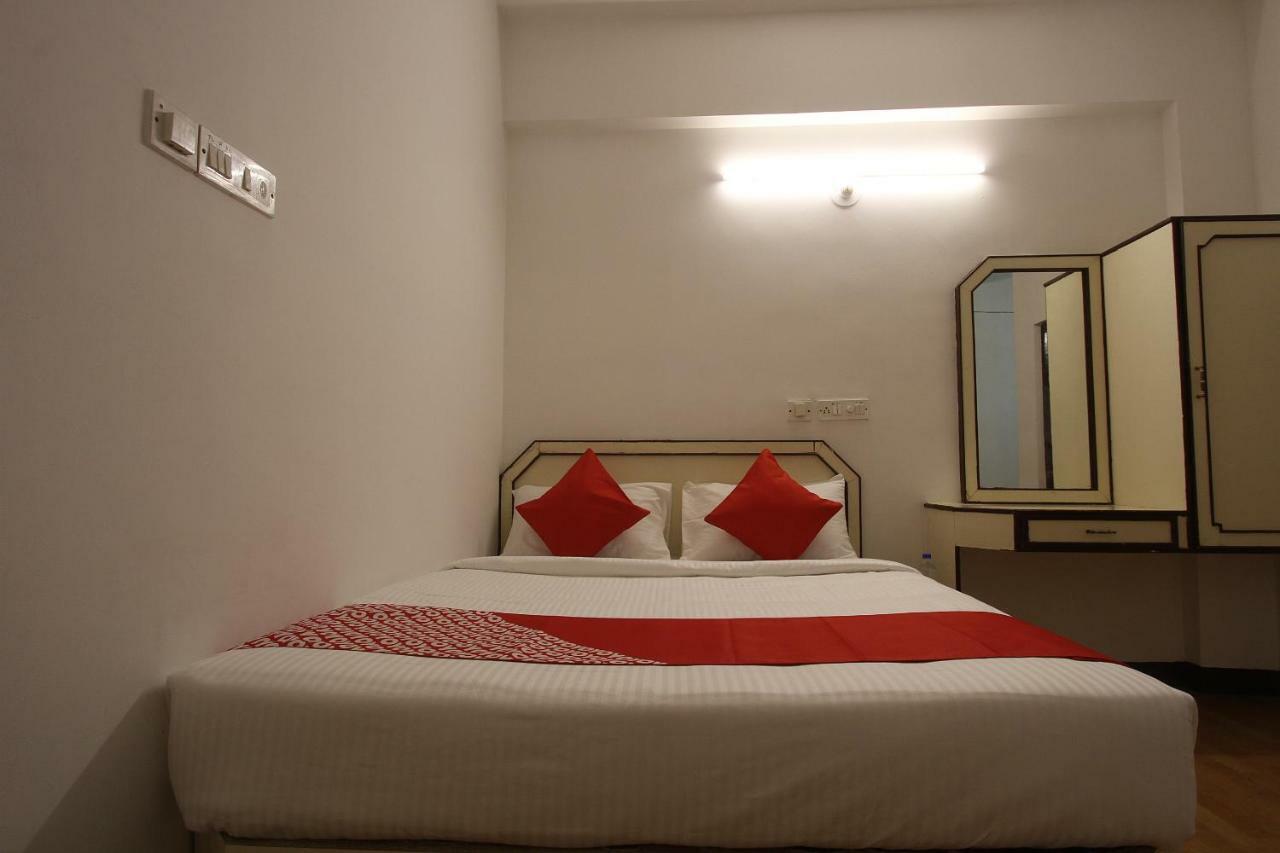 Oyo Flagship 40509 Hotel Mps Residential Tower Tirupur Esterno foto